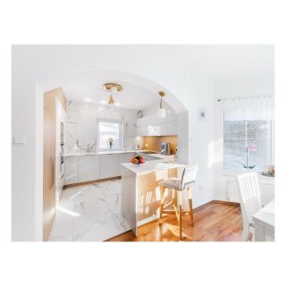 Když kuchyň splní všechna přání – od integrované pračky a sušičky až po skrytou polici pro kávovar přímo u trouby. Stylový...